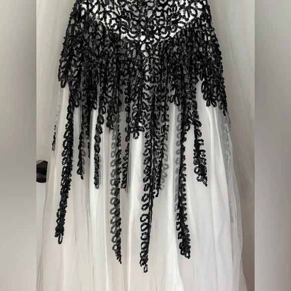 NWOT Nina Canacci Black and White Sweetheart Gown - Picture 3 of 3